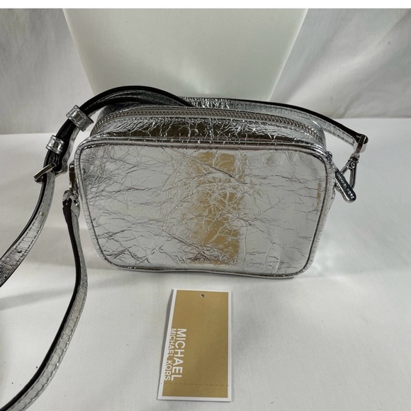 ‼️WOW Michael Kors MK Silver Crinkled METALLIC Patent Leather EW Crossbody Bag‼️ - Picture 3 of 9